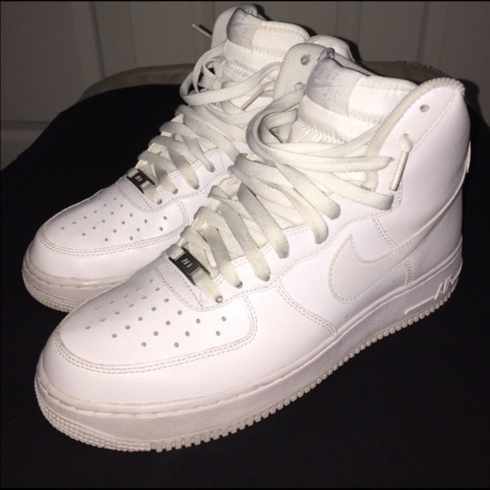High top Air force 1s brand new doesn’t come with a box.